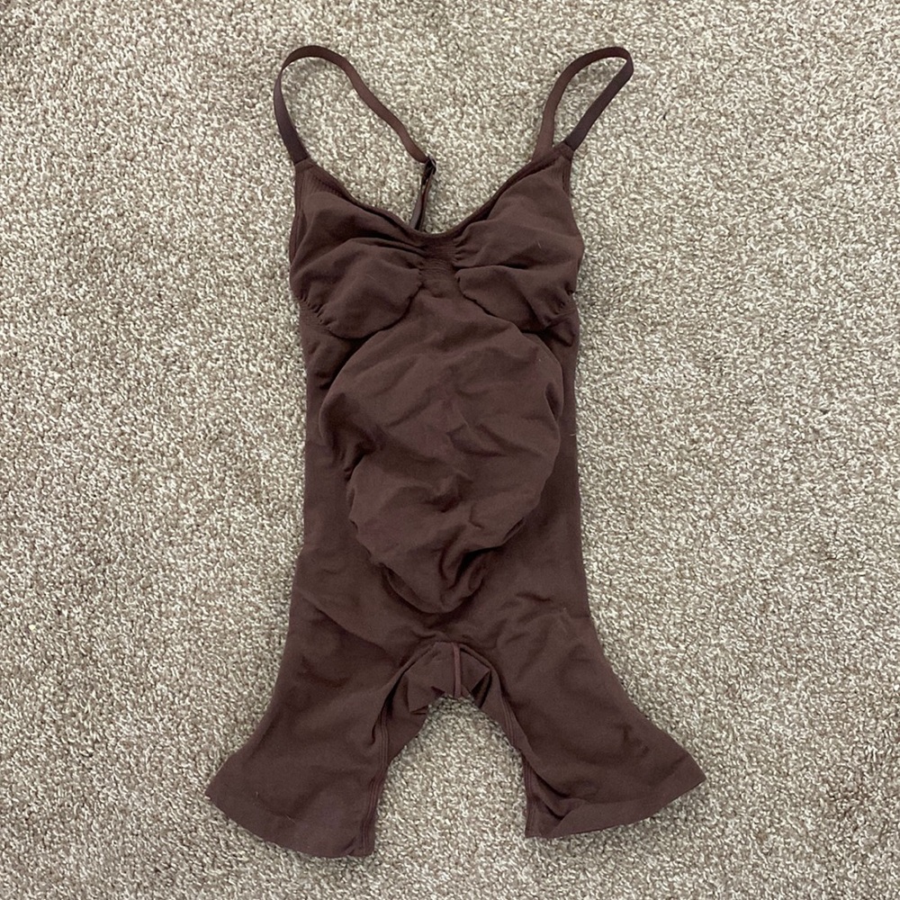 Skims Maternity Body Suit Size S/M